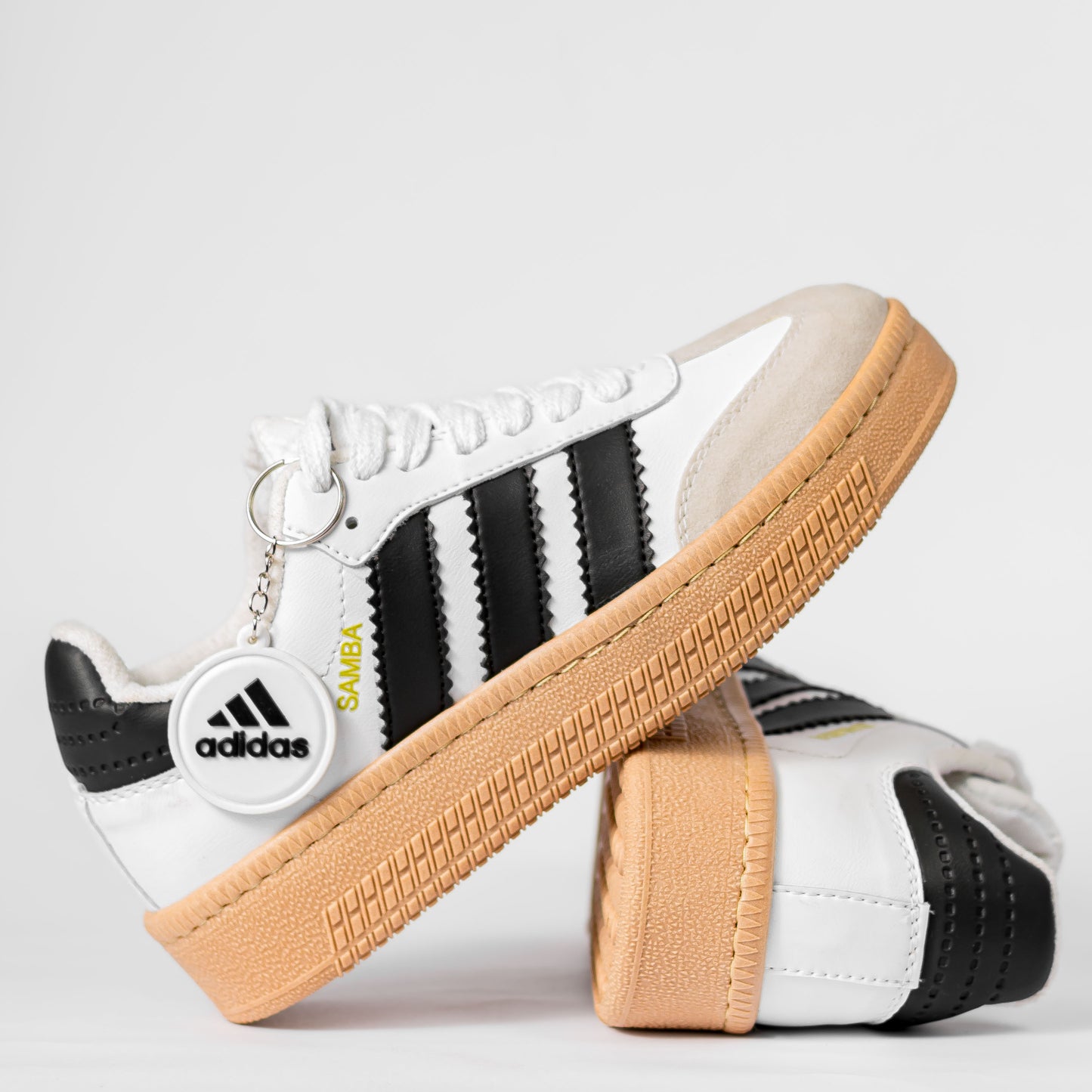 “Tenis deportivos estilo Samba dama”