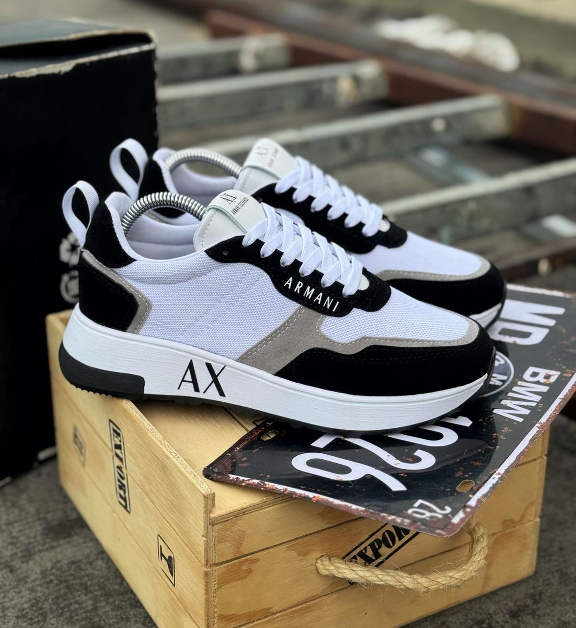 Tenis Urbanos Casuales - Diseño Moderno con Logo Lateral