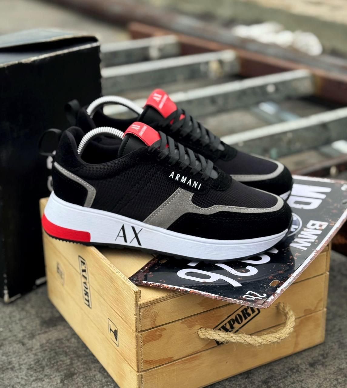 Tenis Urbanos Casuales - Diseño Moderno con Logo Lateral