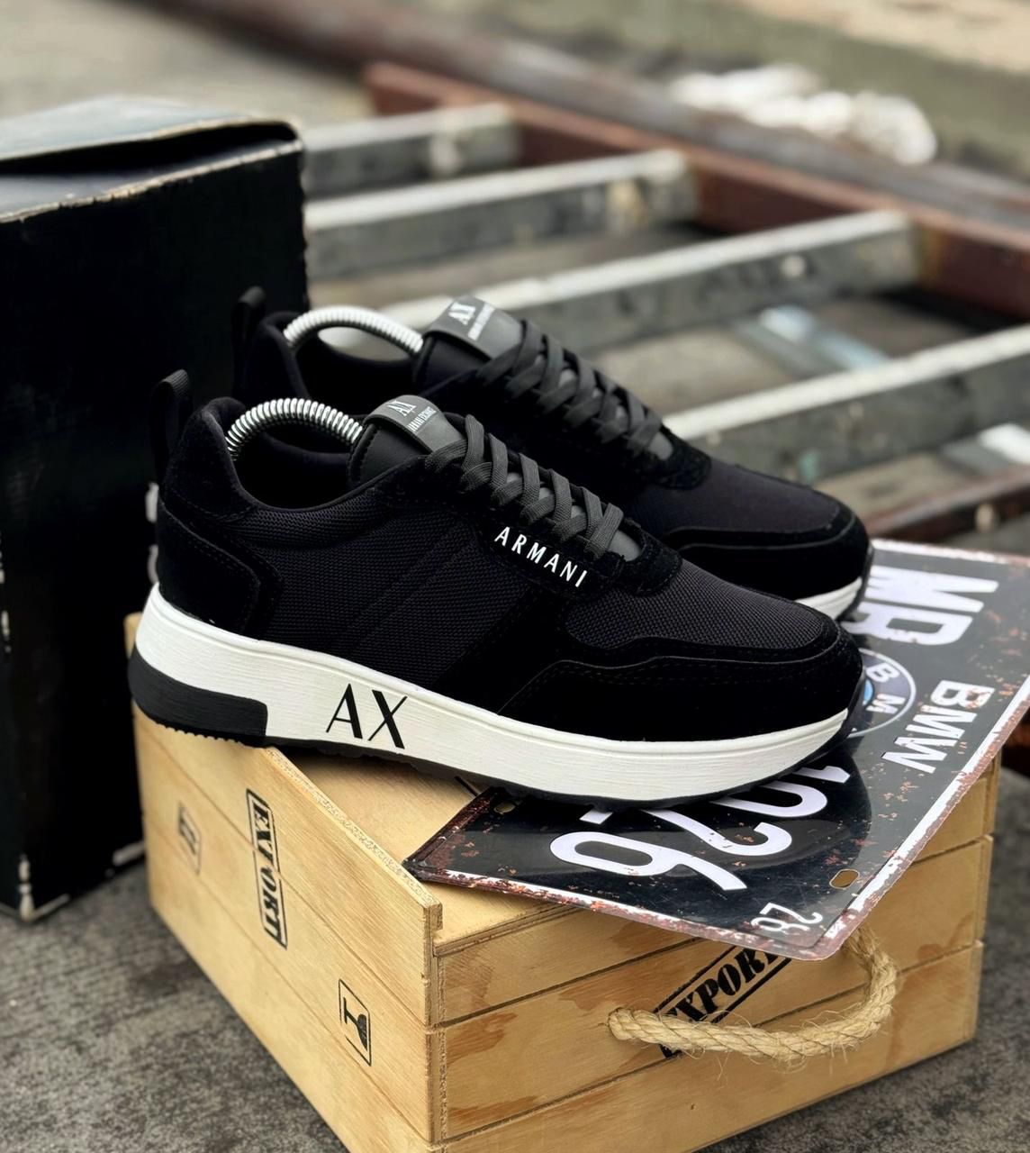 Tenis Urbanos Casuales - Diseño Moderno con Logo Lateral