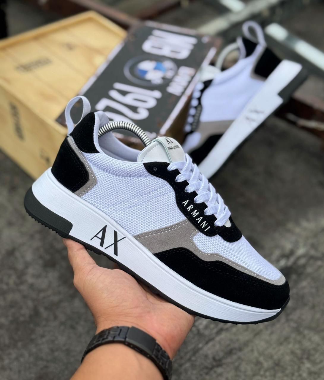 Tenis Urbanos Casuales - Diseño Moderno con Logo Lateral